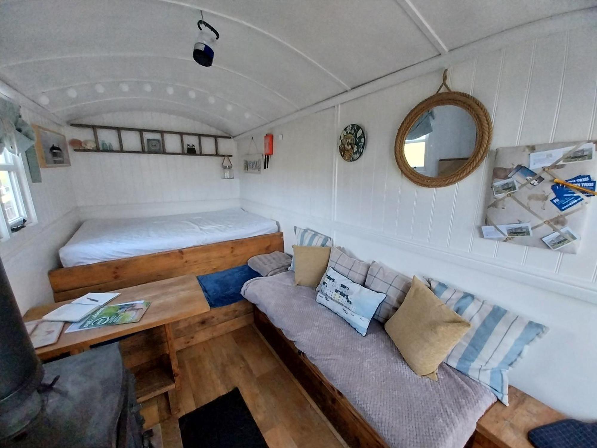 Meadowbeck - Shepherd Huts Fylingdales Extérieur photo
