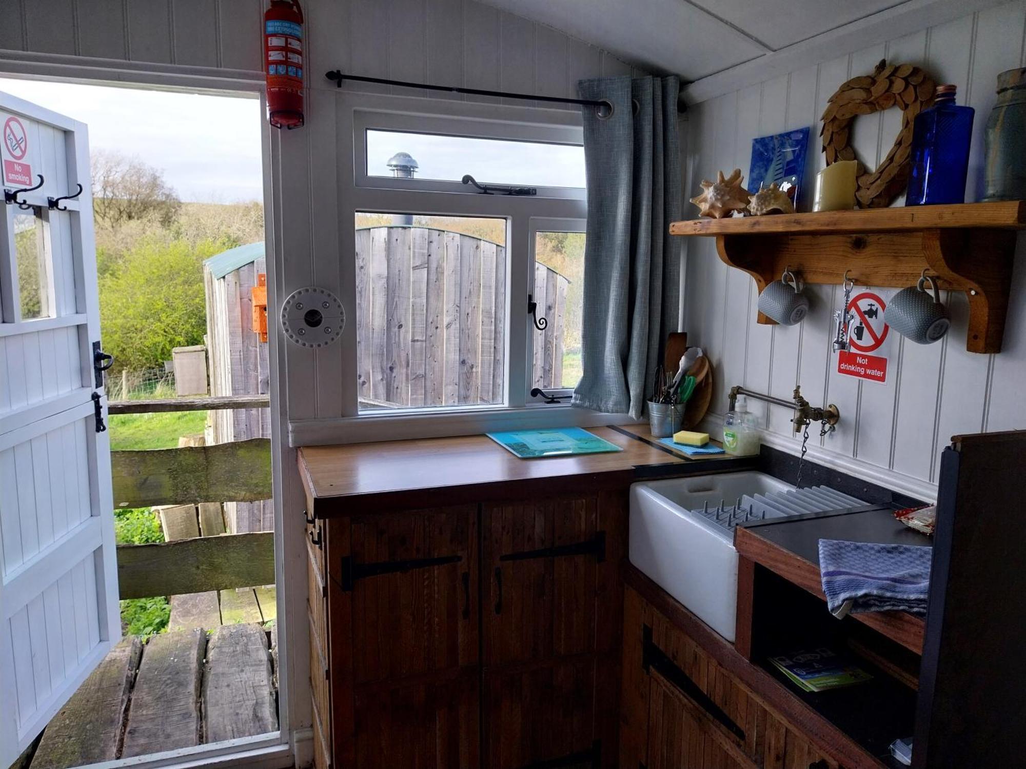 Meadowbeck - Shepherd Huts Fylingdales Extérieur photo
