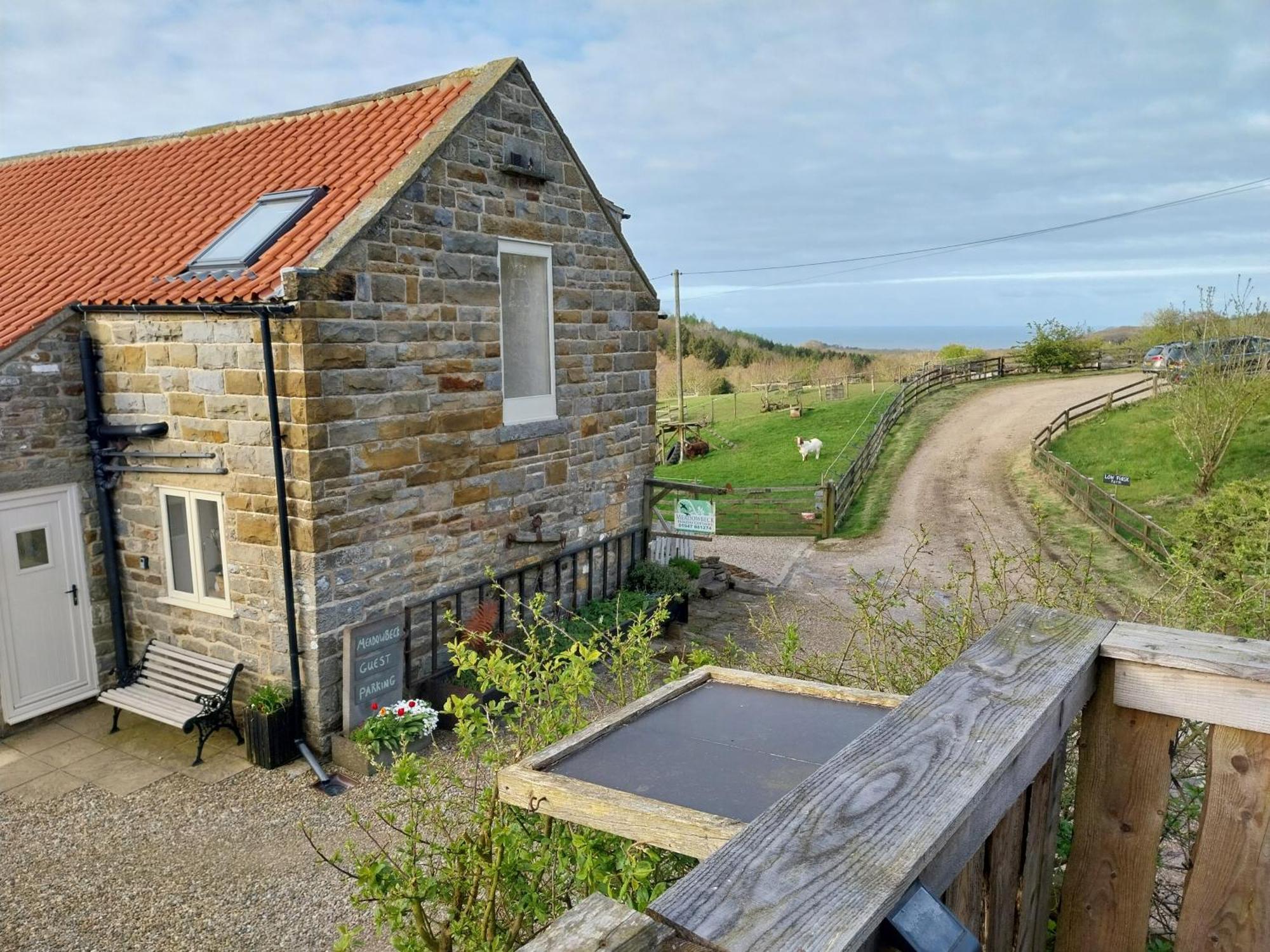 Meadowbeck - Shepherd Huts Fylingdales Extérieur photo